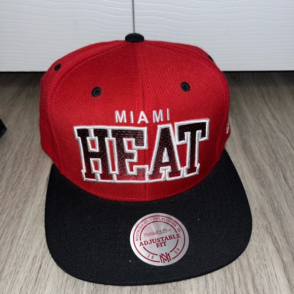 Men’s Miami Heat SnapBack Hats 9FIFTY / MITCHELL & NESS - Picture 8 of 15